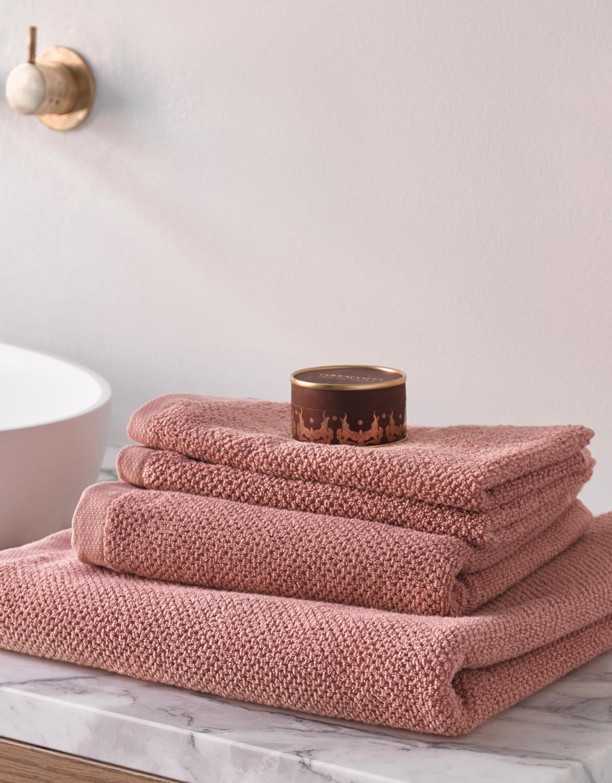 Pink sustainable bath textiles